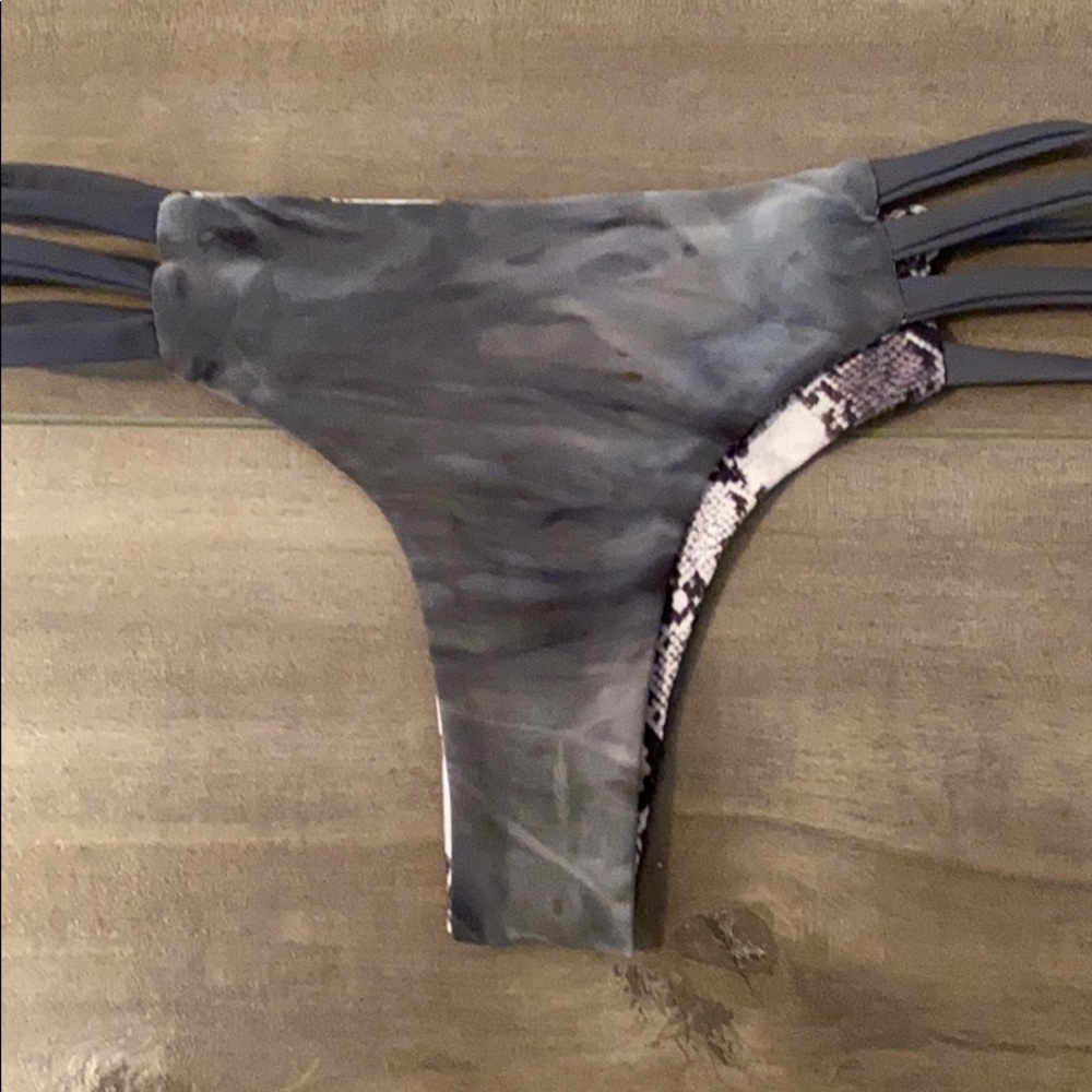 Reversible bikini bottoms - Picture 2 of 2